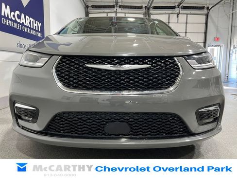 Used 2022 Chrysler Pacifica Touring-L FWD image 10