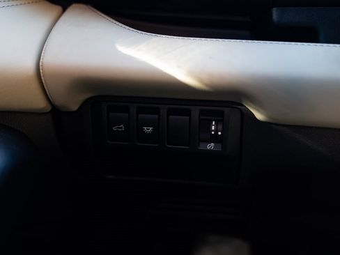 Used 2024 Subaru Ascent Limited w/ Technology Package image 13