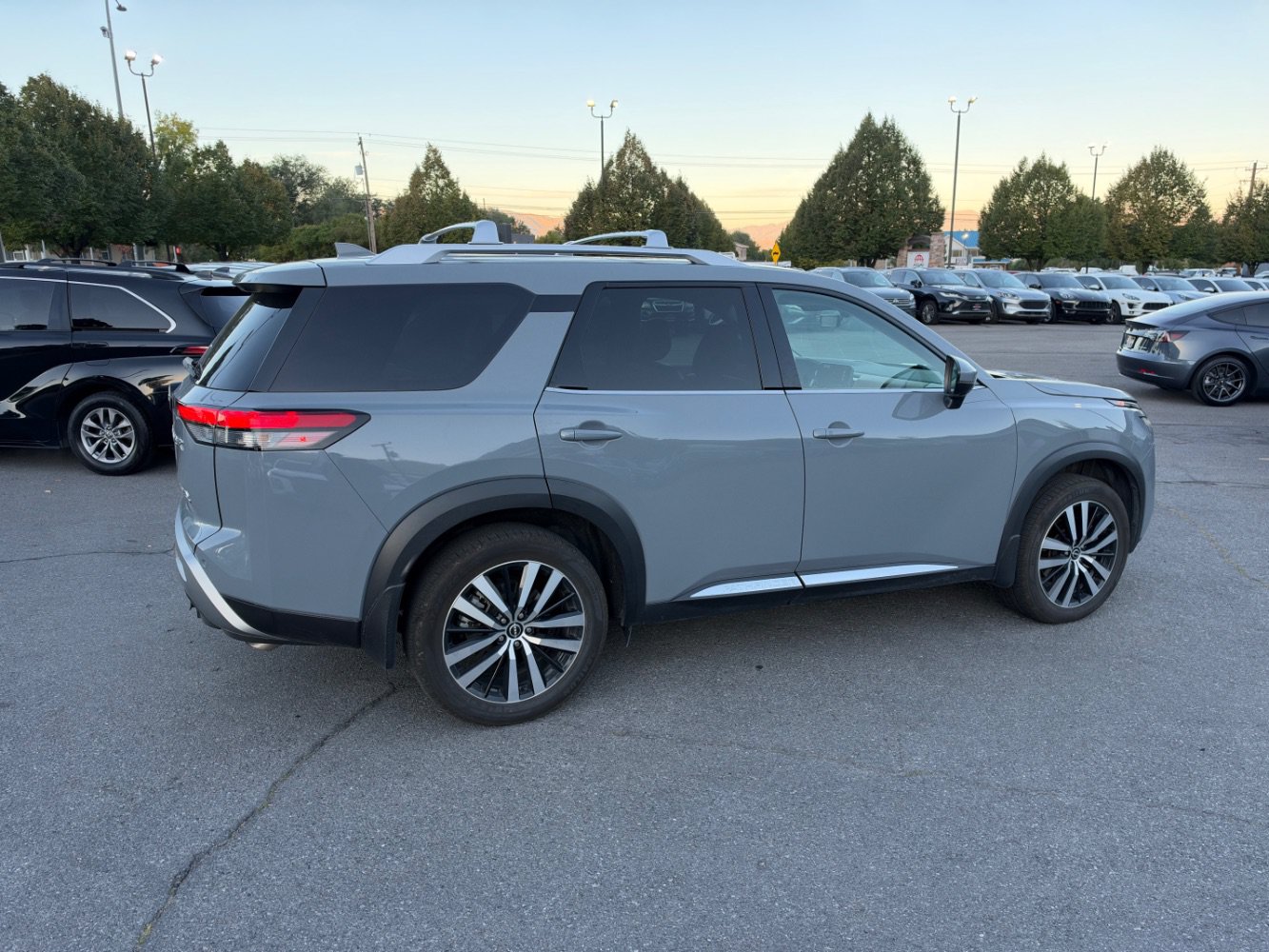 Used 2023 Nissan Pathfinder Platinum AWD/4WD image 5