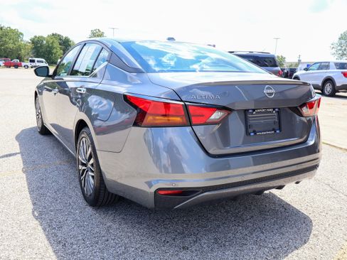 Used 2025 Nissan Altima 2.5 SV FWD image 3
