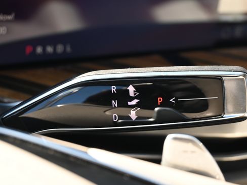 Used 2025 Cadillac Escalade Sport Platinum w/ LPO, ONYX Package image 27