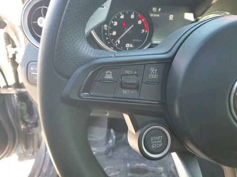 Used 2023 Alfa Romeo Giulia Veloce image 24