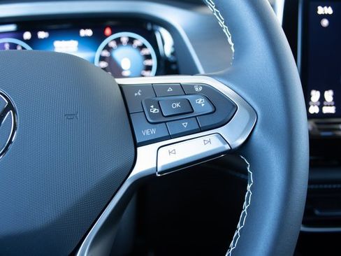 Used 2024 Volkswagen Atlas Cross Sport SE image 39