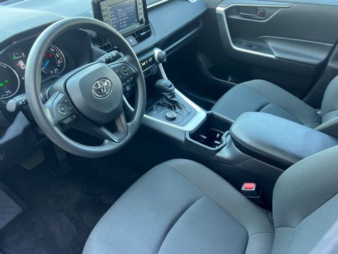 Certified 2022 Toyota RAV4 LE image 9