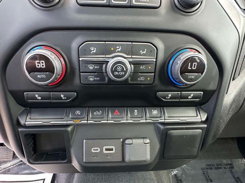 Used 2022 Chevrolet Silverado 1500 LT AWD/4WD image 12
