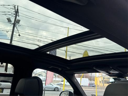 Used 2021 BMW X5 M50i w/ Executive Package image 18