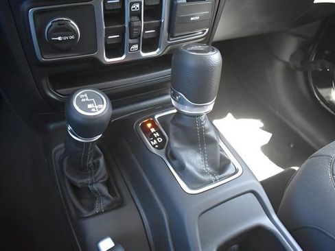 New 2025 Jeep Gladiator Sport image 21