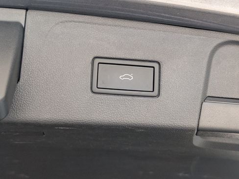 Used 2021 Volkswagen Atlas SE w/ Panoramic Sunroof Package FWD image 21