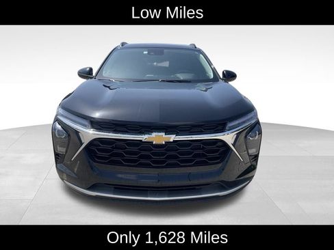 Used 2026 Chevrolet Trax LT w/ Driver Confidence Package FWD image 2