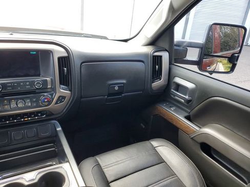 Used 2018 GMC Sierra 2500 Denali w/ Duramax Plus Package image 15