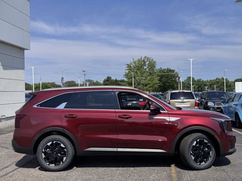 New 2025 Kia Sorento S image 6
