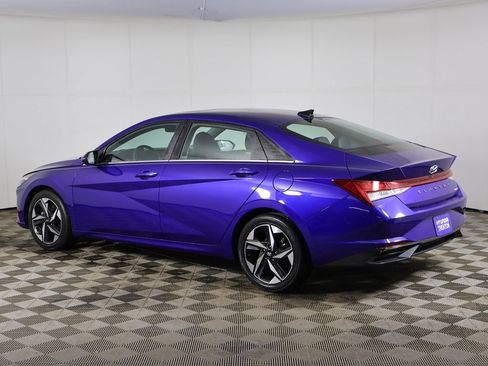 Certified 2023 Hyundai Elantra Limited w/ Preferred Accessory Package image 38