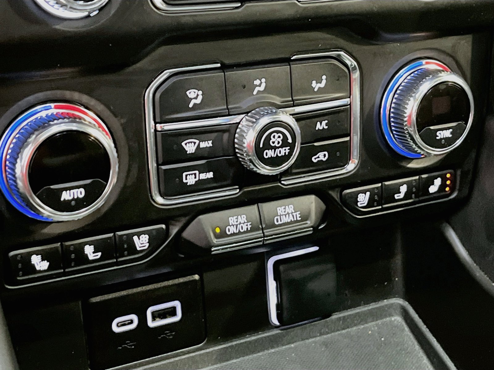 Used 2024 GMC Yukon AT4 AWD/4WD image 16