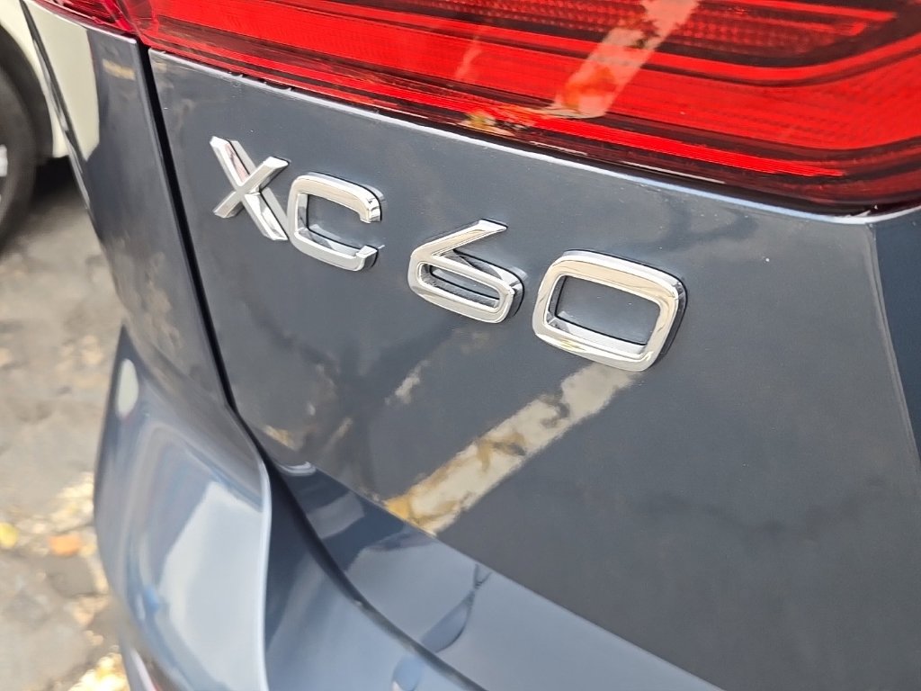 Used 2026 Volvo XC60 B5 Plus AWD/4WD image 11