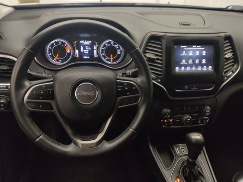 Used 2019 Jeep Cherokee Latitude Plus FWD image 22
