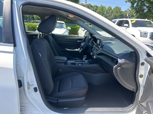 Used 2025 Nissan Altima 2.5 SV FWD image 16