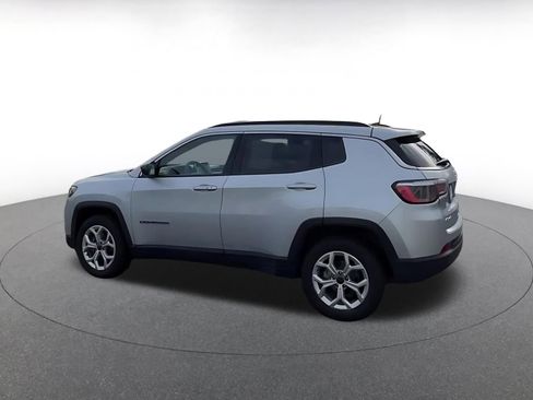 Used 2025 Jeep Compass Latitude image 9