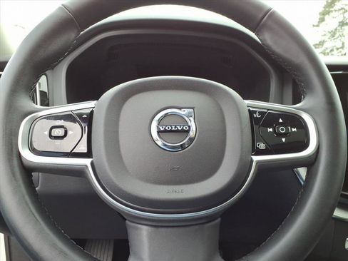 Certified 2025 Volvo XC60 B5 Plus image 28