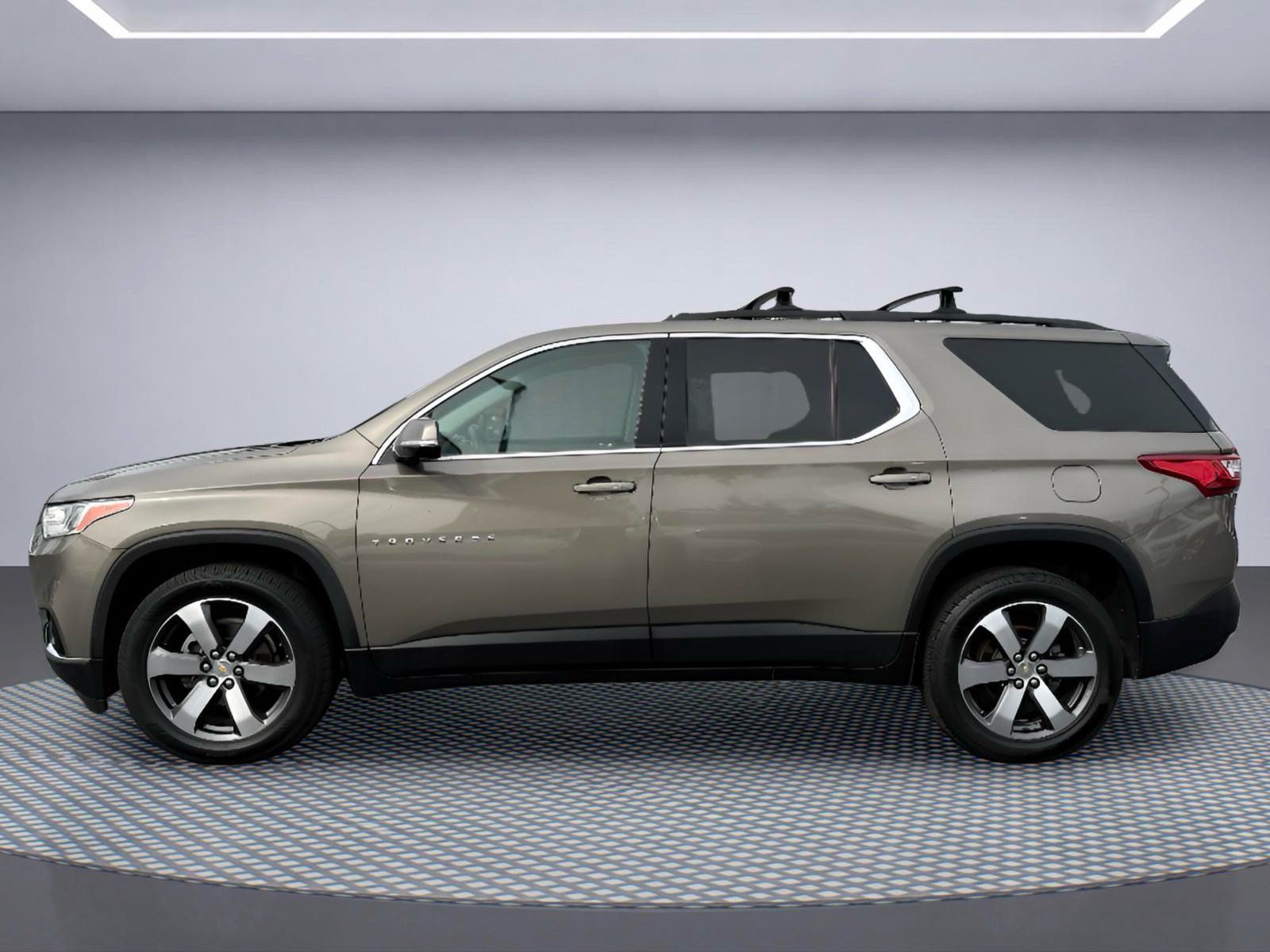 Used 2020 Chevrolet Traverse LT w/ LT Premium Package AWD/4WD image 3
