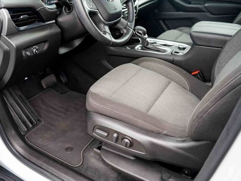 Certified 2023 Chevrolet Traverse LT FWD image 11