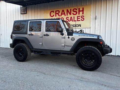 Used 2015 Jeep Wrangler Unlimited Rubicon w/ Connectivity Group image 7