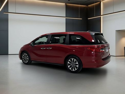 Used 2024 Honda Odyssey EX-L image 3