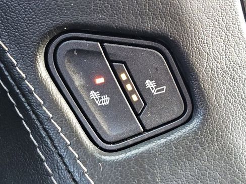 Used 2018 GMC Yukon SLT AWD/4WD image 17
