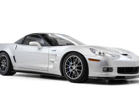 Used 2009 Chevrolet Corvette ZR1 w/ Preferred Equipment Group RWD image 6