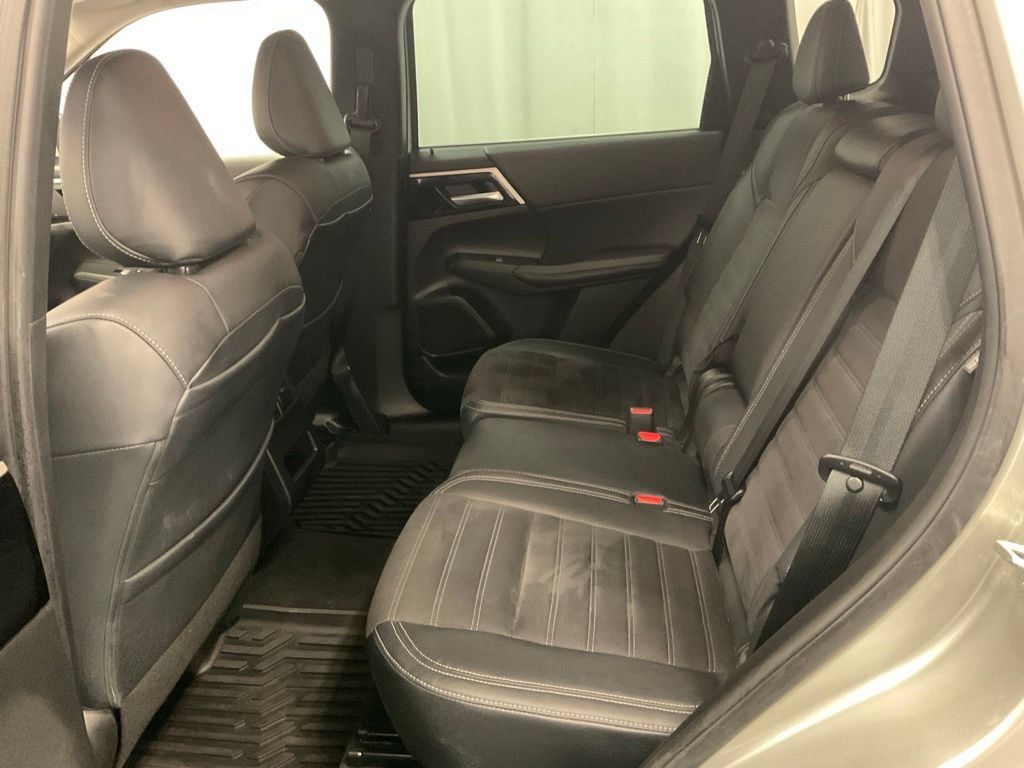 Used 2023 Mitsubishi Outlander SE AWD/4WD image 31