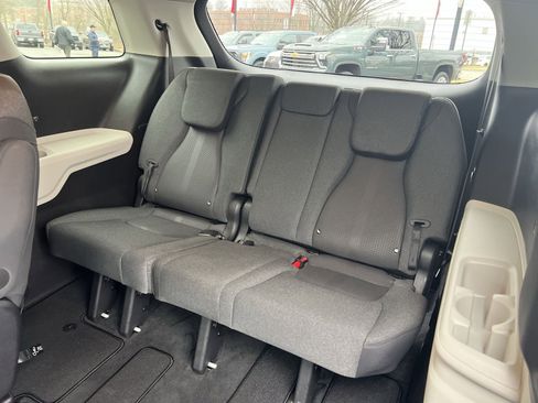 Used 2023 Kia Carnival LX image 23