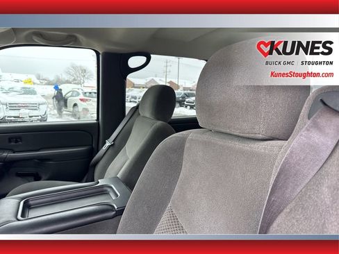 Used 2005 Chevrolet Silverado 2500 LS image 23