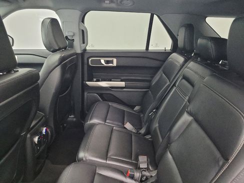 Used 2020 Ford Explorer XLT w/ Equipment Group 202A AWD/4WD image 18