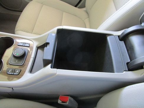 Used 2021 GMC Acadia SLE w/ Driver Convenience Package image 43