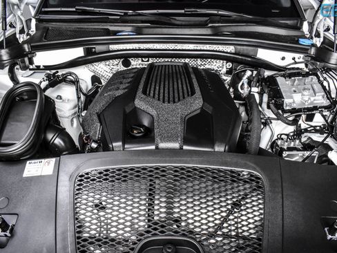 Used 2024 Porsche Macan Base w/ Premium Plus Package image 12