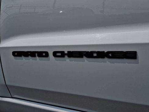 Used 2021 Jeep Grand Cherokee Laredo X AWD/4WD image 32