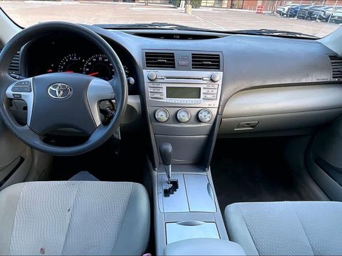 Used 2010 Toyota Camry LE image 10
