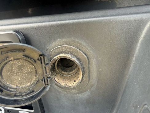 Used 2018 Chevrolet Colorado LT image 15