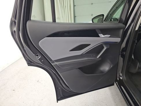 Used 2025 Volkswagen Tiguan SE w/ Panoramic Sunroof Package AWD/4WD image 27