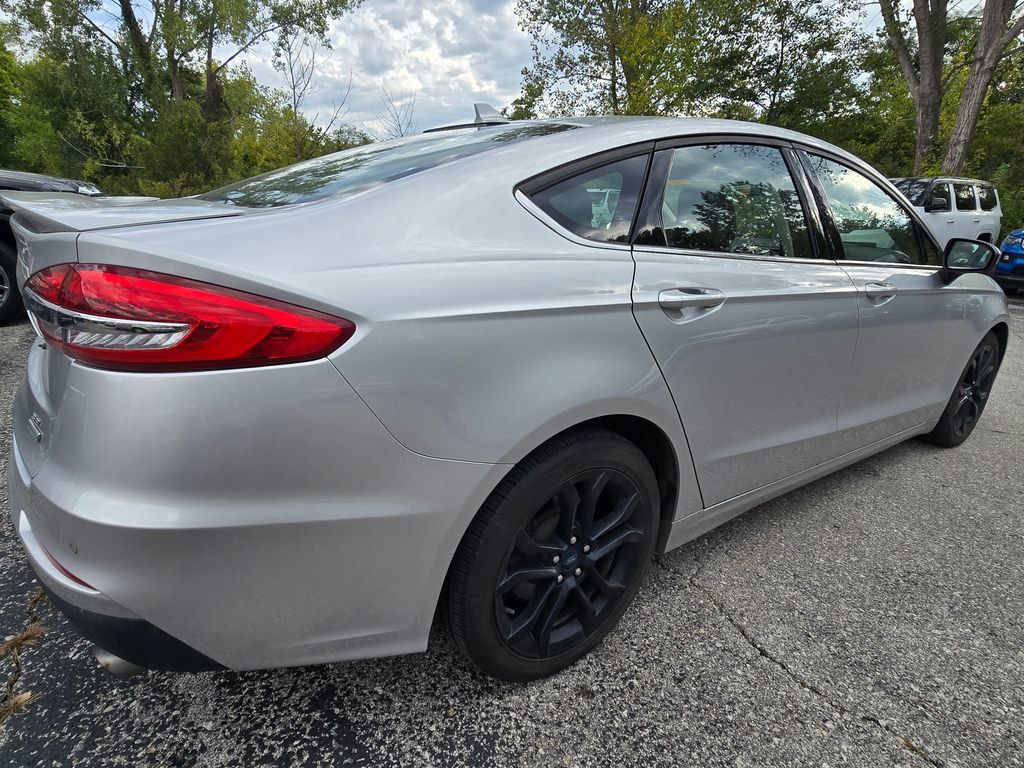 Used 2019 Ford Fusion SE w/ Equipment Group 151A FWD image 8
