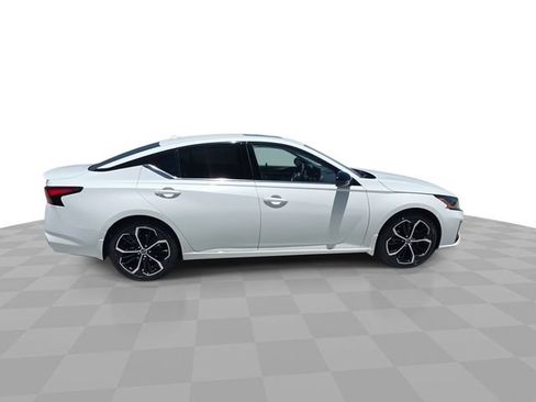 Used 2023 Nissan Altima 2.5 SR w/ SR Premium Package FWD image 9