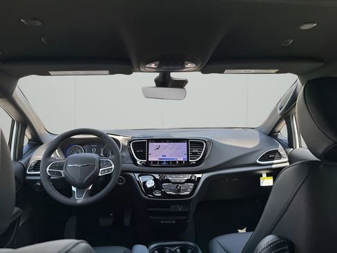 New 2026 Chrysler Voyager LX image 21
