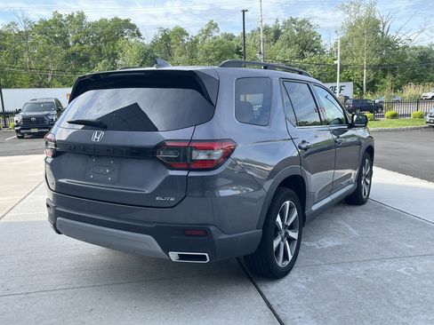 Used 2023 Honda Pilot Elite image 3