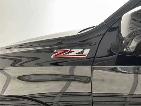 Used 2025 Chevrolet Suburban Z71 image 11