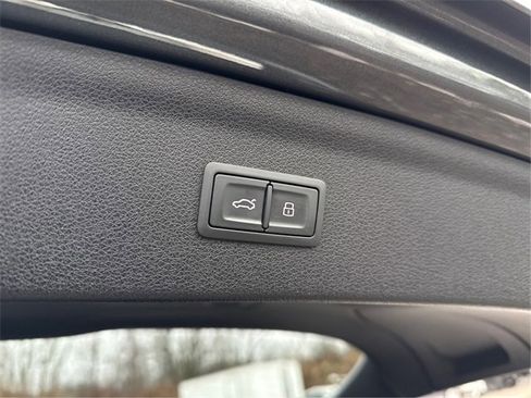 Used 2018 Audi Q3 2.0T Premium Plus w/ Premium Plus Package image 30