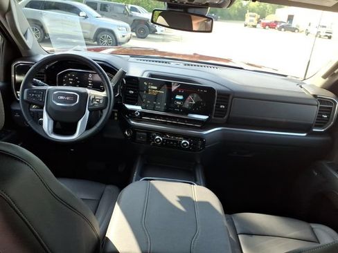 Used 2025 GMC Sierra 2500 SLT w/ SLT Premium Package AWD/4WD image 4