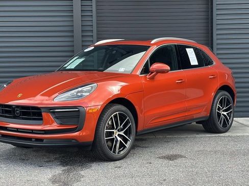 Certified 2025 Porsche Macan AWD/4WD image 20