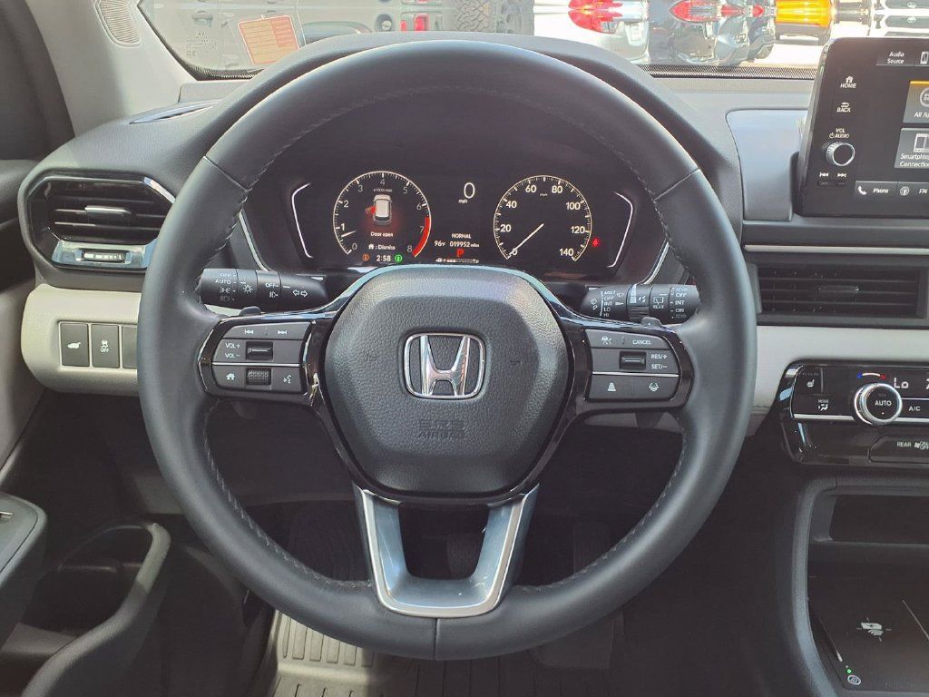 Used 2025 Honda Pilot EX-L image 32