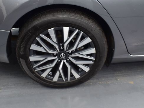 Used 2024 Nissan Altima 2.5 SV image 8