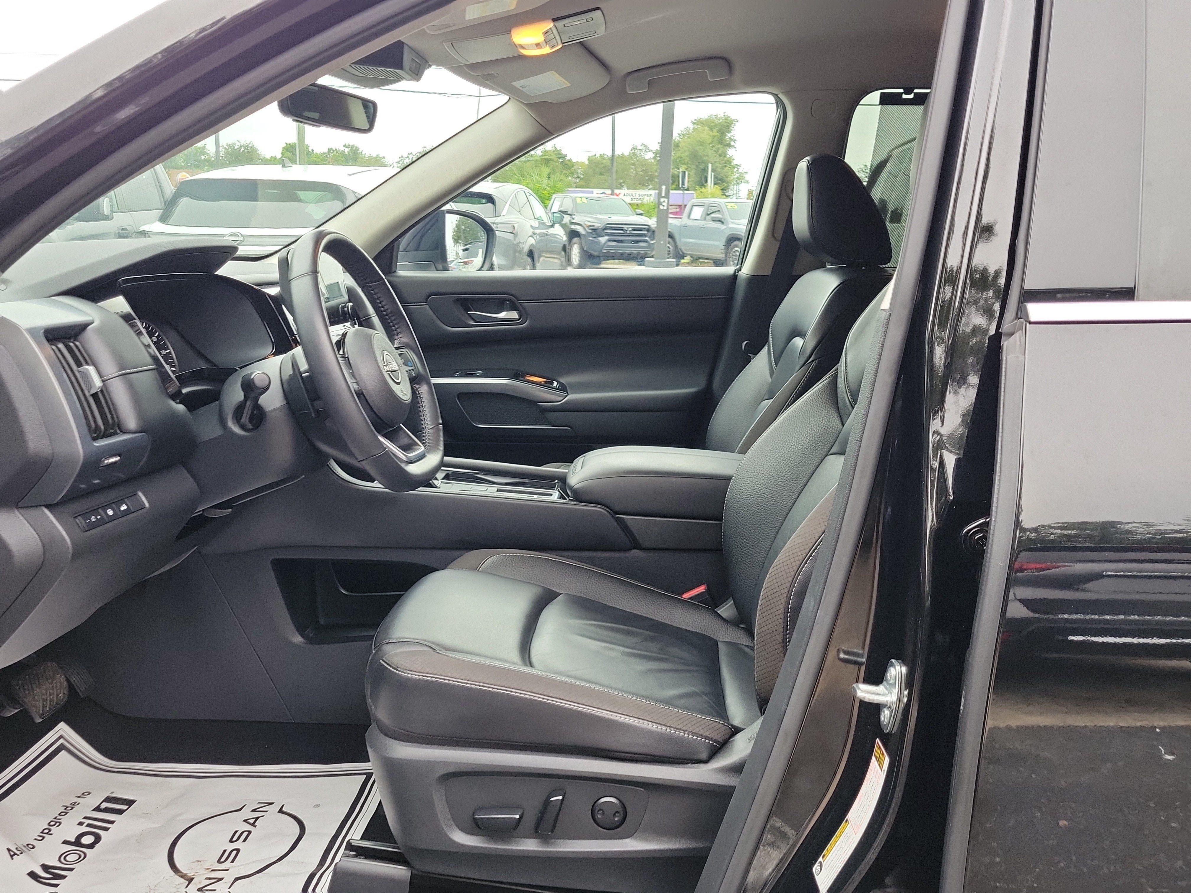 Certified 2025 Nissan Pathfinder SL FWD image 20
