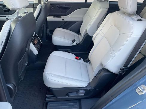 New 2026 Lincoln Aviator AWD image 13